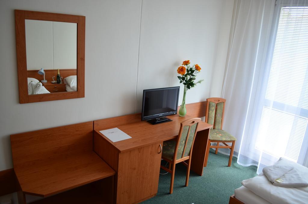 Hotel Arnost Garni Pardubice Oda fotoğraf
