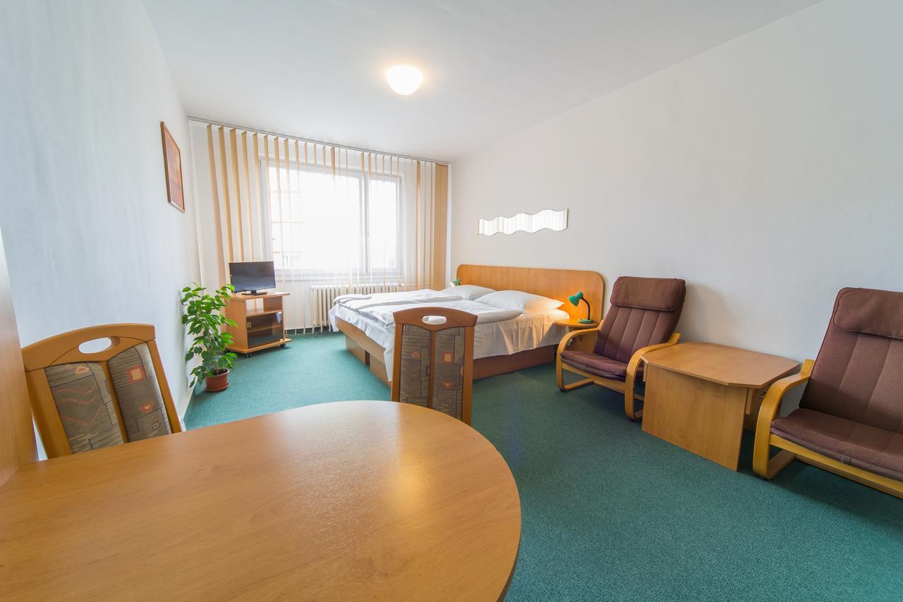 Hotel Arnost Garni Pardubice Dış mekan fotoğraf
