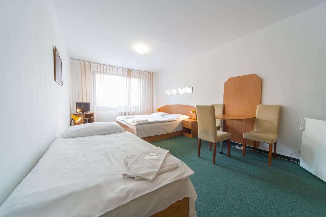 Hotel Arnost Garni Pardubice Dış mekan fotoğraf