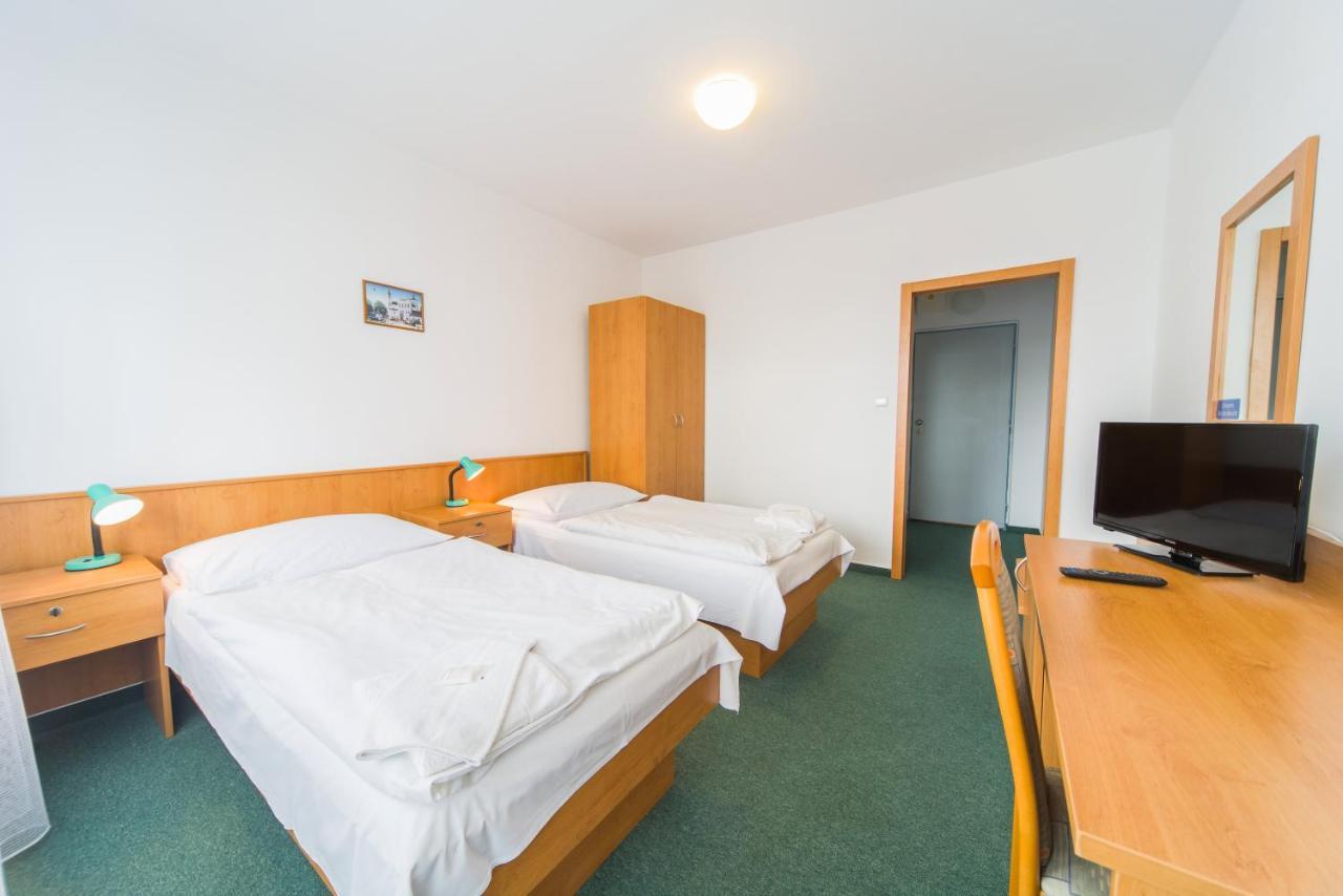 Hotel Arnost Garni Pardubice Dış mekan fotoğraf